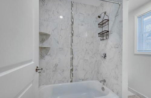 2BR DOG-Friendly Apt in 2-Fam Home - Comfy Retreat - Foto 21