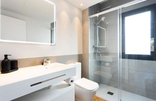 Villa de 4 dormitorios, moderna y nueva, con aire acondicionado, cerca del mar y playa - Casa Maravilla - Foto 28