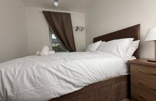 Spacious 3 Bed House Perfect for Contractors & Families with free Wi-fi and Parking - Foto 17