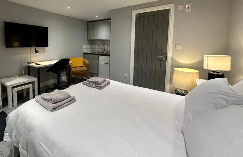 Modern Luxury Private Detached 1 Double Bedroom Studio Apartment - Super Fast Wifi - Foto 10