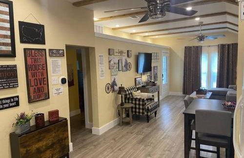 StockYards! Less than 4 minutes-Sleeps 8-Lee House - Foto 7