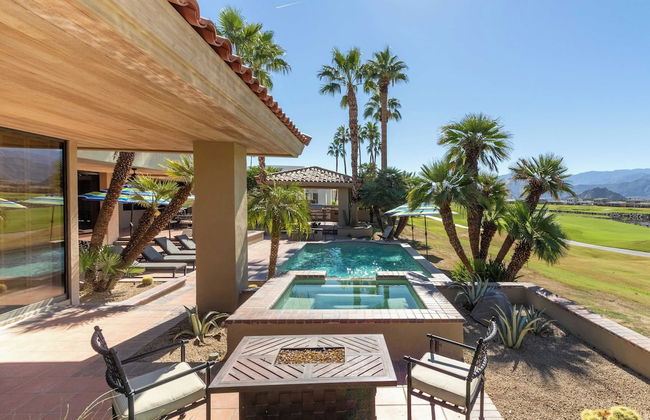 Moonshine by Avantstay Modern & Stylish Estate w/ Bar, Fire Pit & Hot Tub 5 bd - Foto 32