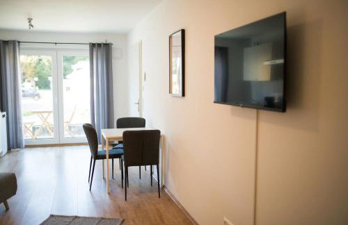 HUGOS Studio Apartment - Photo 12