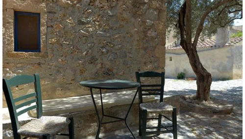 NEFELI castle stone house inside the fortress - Foto 1