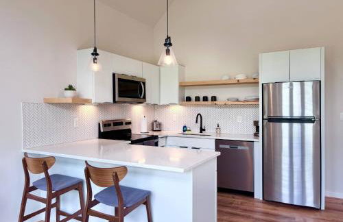 Three Suns Full Rental | 8 Cabins | Views | River - Foto 2