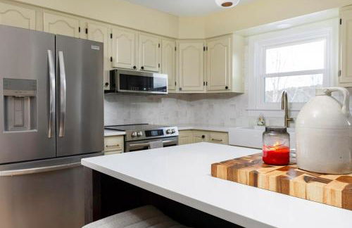 Luxury 4BR in Hudson Valley on a 8 Acre Estate - Hot Tub, Large Firepit, Oversized 38 Ft Deck! - Foto 5