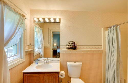 Cozy Pittsfield Gem with Deck, Gazebo and Fireplace - Foto 25