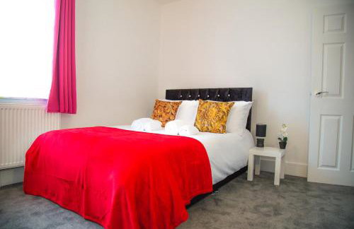 Lucky Home 15 - Near BAE, Docks, Lake District - Ideal for Trade & Family - 2 Bedrooms - One Double Bed in Each Bedroom - Max 4 Guests - Photo 3