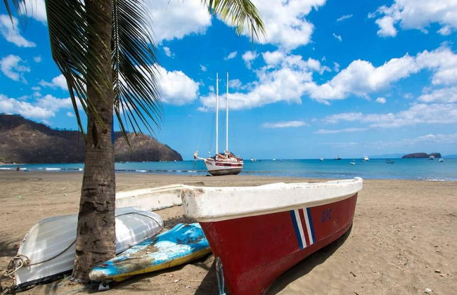Impressively designed and decorated 3rd-floor space overlooking pool in Coco - Photo 58