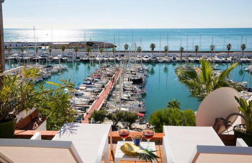 Stunning sea views over marina with swimming pool - Photo 1