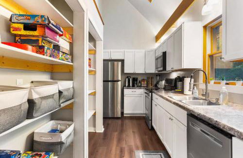 Scandia - Hot Tub, Arcade, Dog-Friendly, and Walk to Marina! - Foto 13