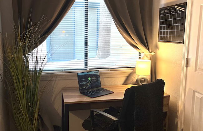 French Inspired Stay Fireplace Coffee bar Cozy - Foto 11