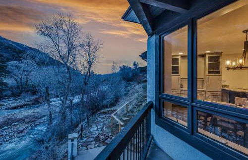 Cozy mountain home w riverfront patio - Foto 22