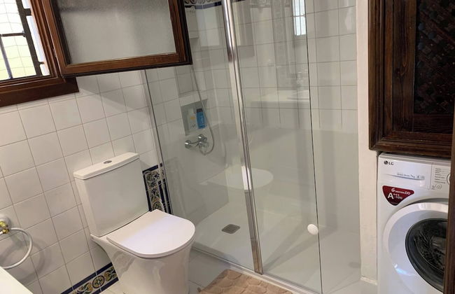 Comfortable Spacious Family House, Large Terrace and Garden, Beach and Bars - Foto 6