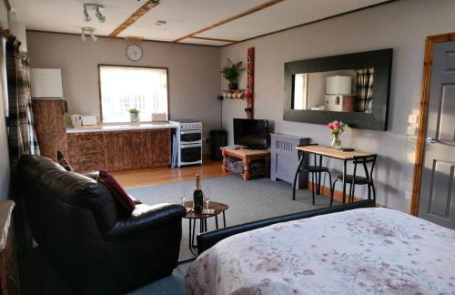 The Hideaway with hot tub - Foto 17