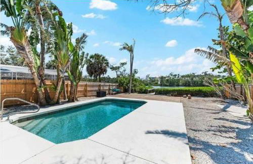 Blue Lagoon Hideaway 3BR Coastal Chic Retreat - Photo 57