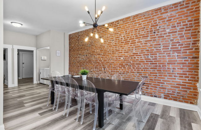 Designer Home in Shaw Right Side - JZ Vacation Rentals - Photo 15