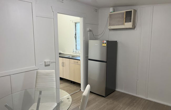 Pet Friendly 2 Bedroom Cottage with Yard - Photo 14