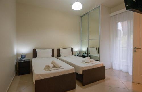 Grand Suites with Private Pools - Photo 43