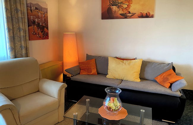 Cozy ans Spacious Apartment With Scenic Views - Photo 1