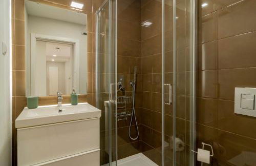 Modern 3 BDR Apartment by LovelyStay - Foto 35