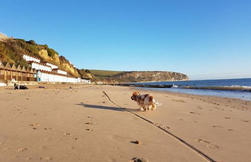 5 The Lookout - 2 bed apartment with parking, balcony & sea views - Photo 10