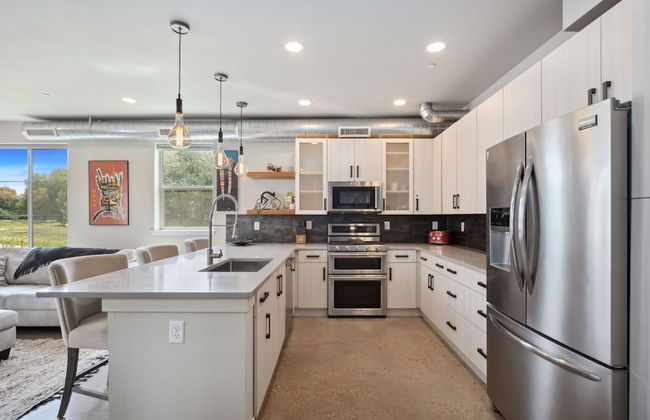 Swanky Townhome Near Old Town, Breweries and River - Foto 10