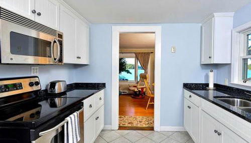 Gorgeous Waterfront Cottage with Luxurious Hot Tub for a Weekend Getaway near Cape Cod, Massachusetts - Foto 3