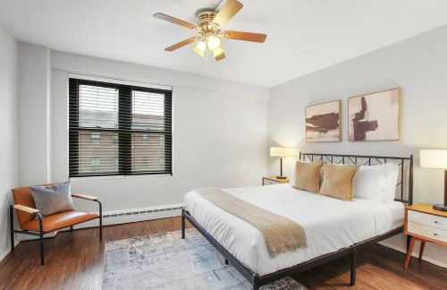 1BR Chic and Cozy Apartment in Chicago - Hyde Park 408 - Photo 2