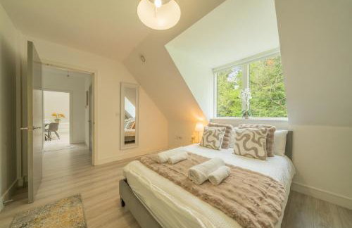 New! Modern Elegant 2-Bed Apartment, free parking - Photo 4