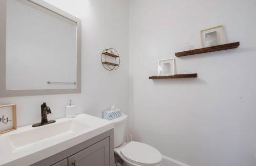 Newly Renovated 3BDR with Backyard Starland District - Foto 10