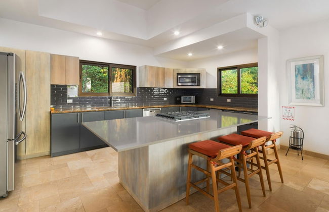 Stunning 7 BR Villa Manuel Antonio Sanctuary - Photo 29