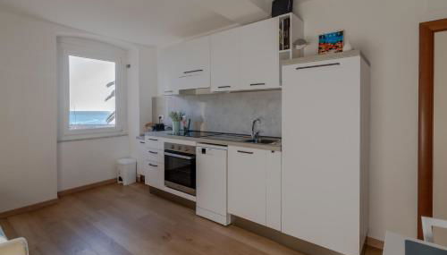 Alice's Home - 20 Steps from the Sea - Foto 2, stove, dishwasher