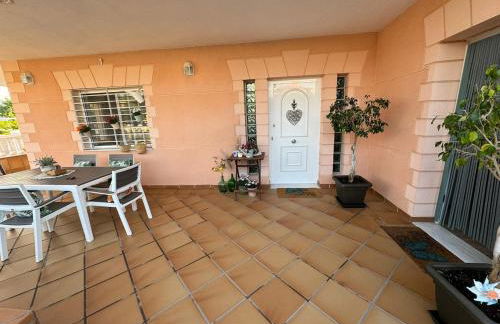 Villa Loli, Chalet con piscina, cerca de la playa y la ciudad - Photo 12