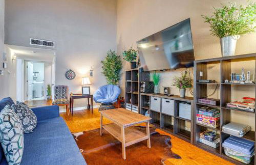 Lago Vista Golf Getaway with Decks and Pool Access! - Foto 8