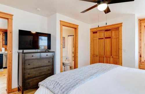 Whiskey Hills - Newly Remodeled Luxury Cabin with Hot Tub, Incredible Views close to Asheville, walk to Hatley Pointe & Ski! - Foto 46