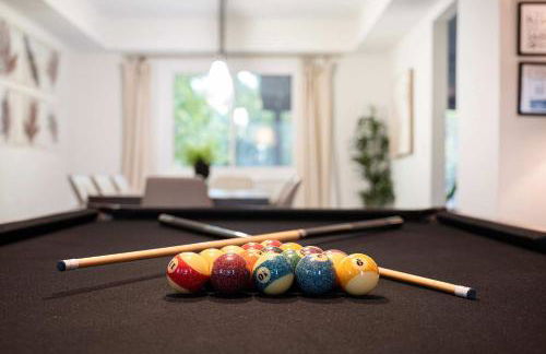 Cozy & Elegant Gem Fenced Yard BBQ & Games - Foto 10