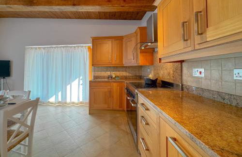 Private Pool & Jacuzzi with View by Host Hero - Foto 22