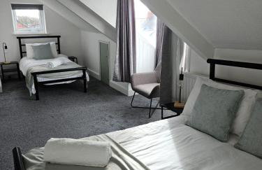 Rectory5 - 5 bedroom 7 beds Parking Perfect for Contractors - Foto 1