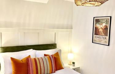 Boutique Chapel Apartment within City Walls - Photo 11