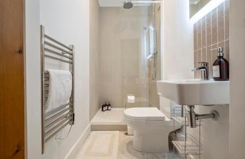 Stylish City Apartment Sleeps 6 - Foto 7