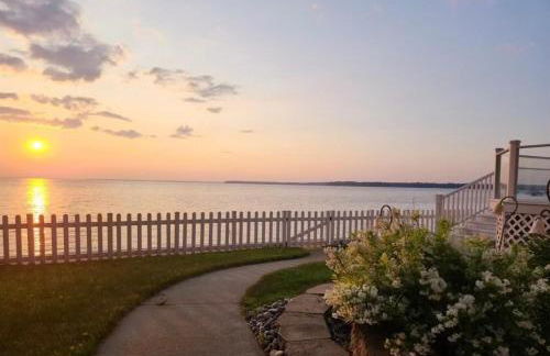 6BR Houghton Lake House with Indoor Pool, Hot Tub and Golf Simulator - Photo 67