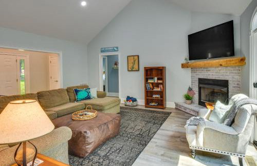 South Carolina Retreat with Fireplace and Lake Access! - Foto 6