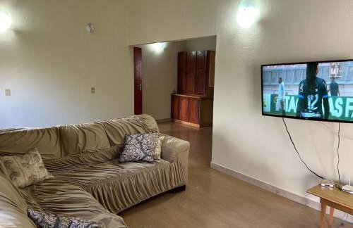 Casa ampla com 02 suítes e 01 quarto próx das Cataratas e Aeroporto - Foto 2