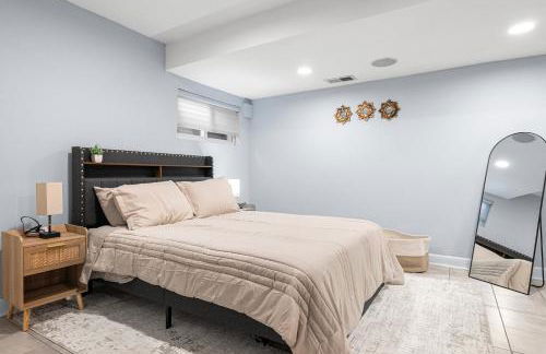 Modern 4BR Getaway 3 Min to OldTown Walk to Metro - Foto 32