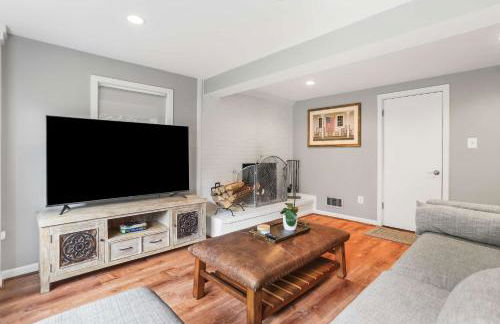 Sojourn Beautiful Home with Beach Access & Backyard - Foto 29