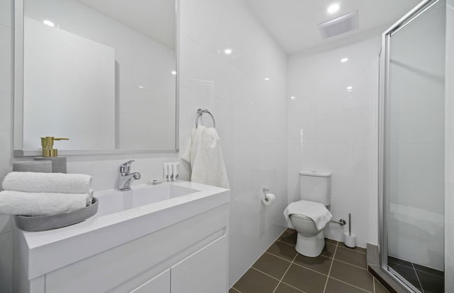 Modern and Spacious Resort-Style Home - Foto 10