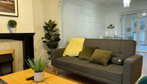 Lovely Spacious House Family & Contractor Friendly 3 Bedroom Near Leeds Centre Sleeps 8 - Foto 4