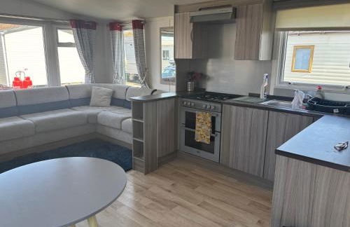 Sea Breeze Retreat 2 Bedroom Pet Friendly Caravan in Clarach Bay - Foto 15
