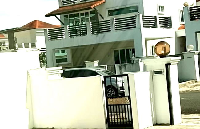 OYO HOME 90769 Flo Inn Homestay Bsi - Foto 1